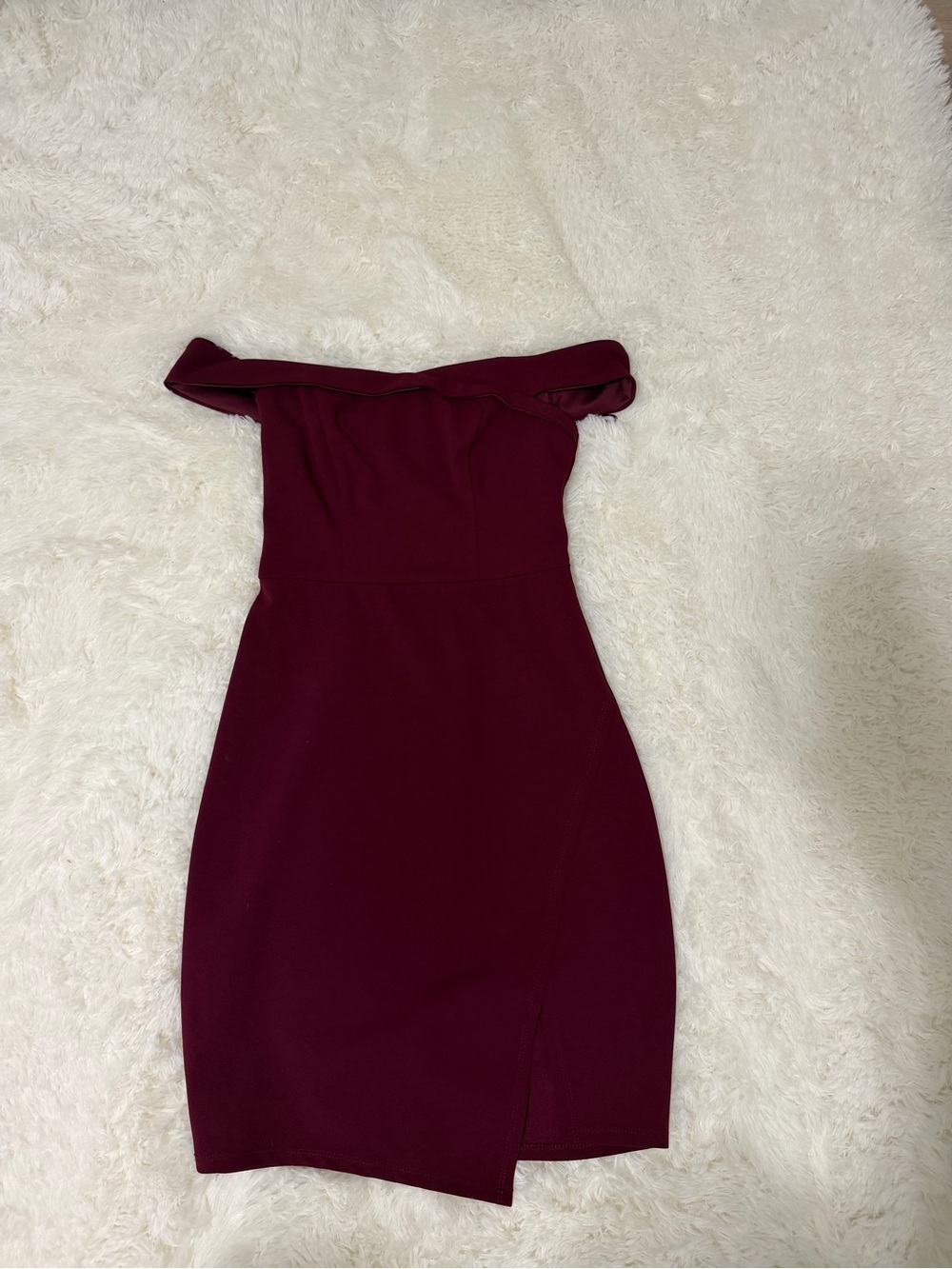 Off-Shoulder Burgundy Bodycon Dress